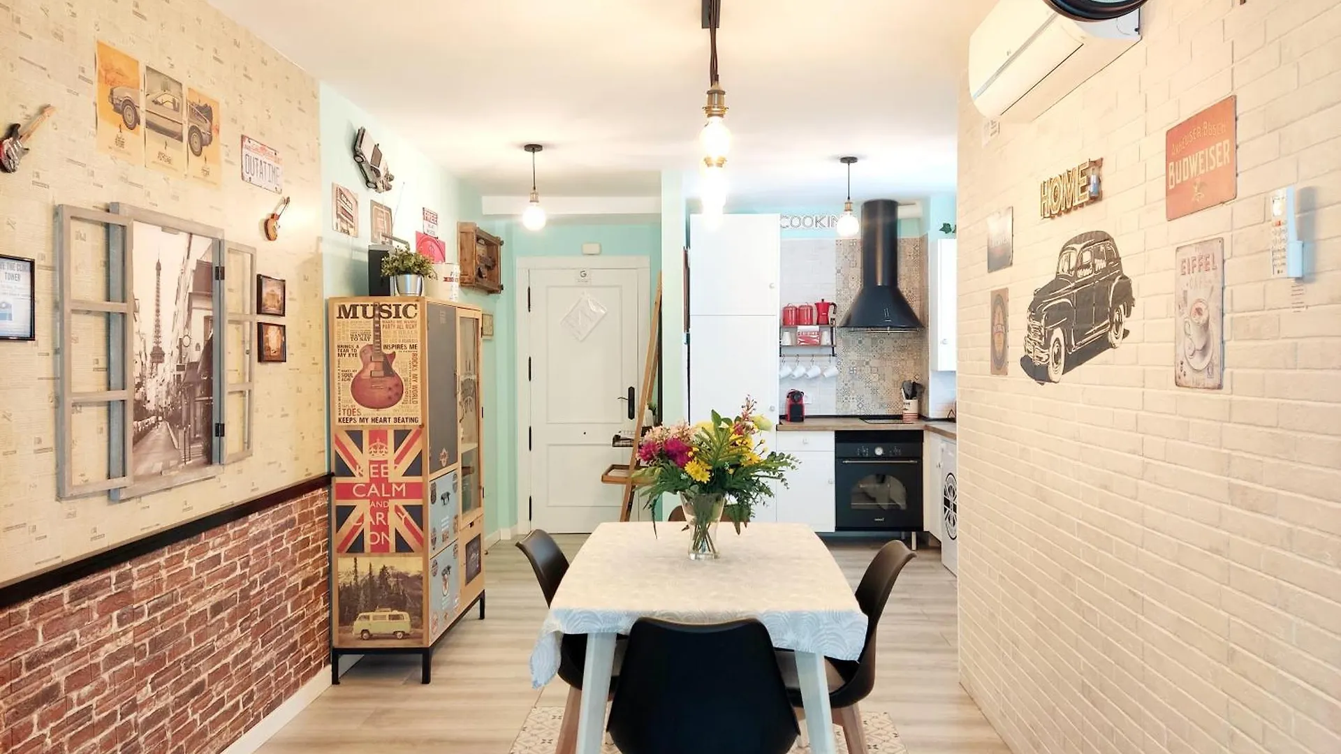 80S Loft Vintage 15' Malaga Airport Free Guest Parking Apartment Alhaurin de la Torre Spain