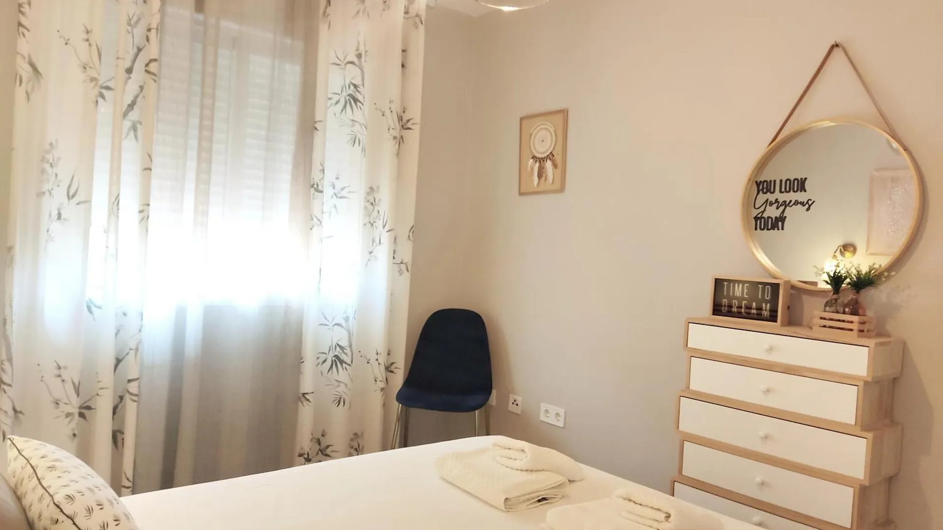 80S Loft Vintage 15' Malaga Airport Free Guest Parking Apartment Alhaurin de la Torre